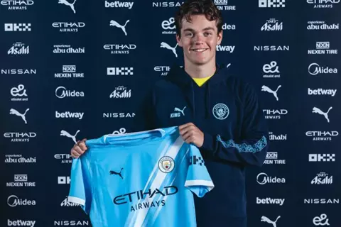 مانشستر سيتي: كنا نراقب سفيري نيبان منذ فترة طويلة.. وسيكون إضافة مهمة لنا